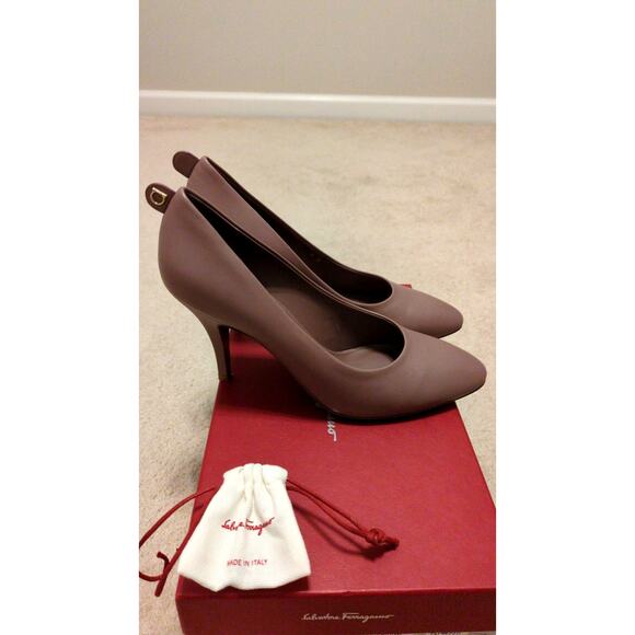 Salvatore Ferragamo Judy Pumps - Picture 4 of 10